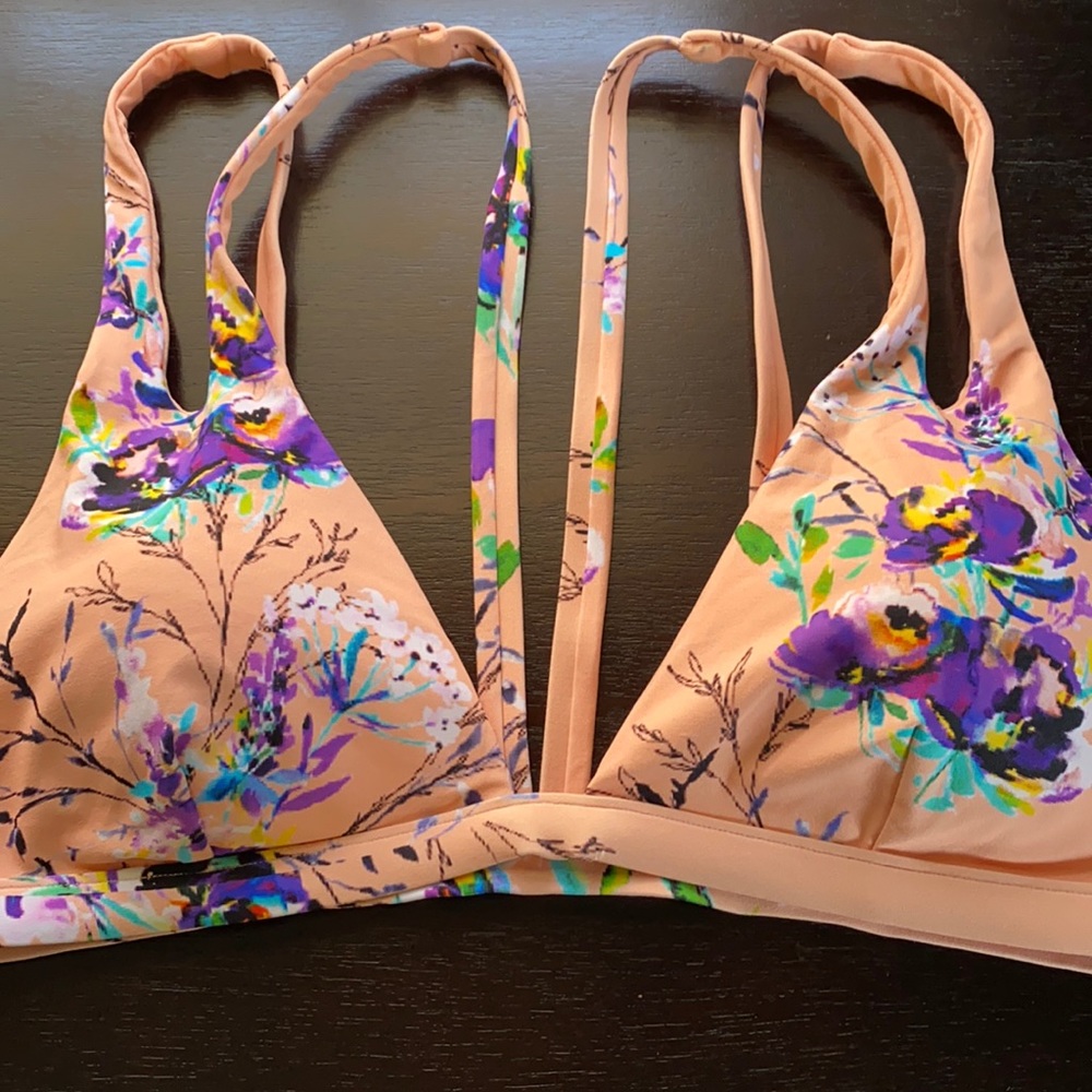 RipCurl size Large bikini top. Lightly padded